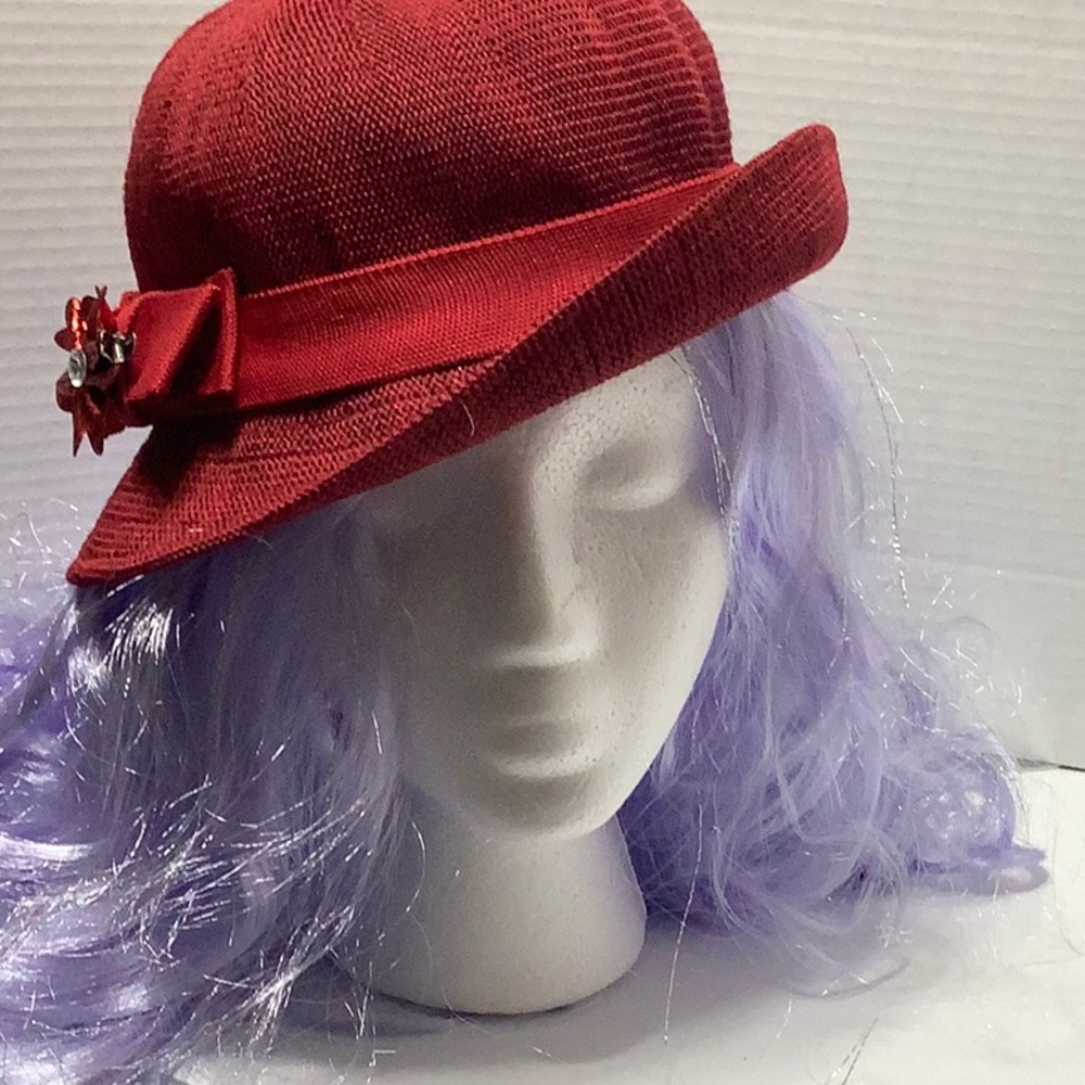 Beautiful Red Hat - Picture 3 of 10